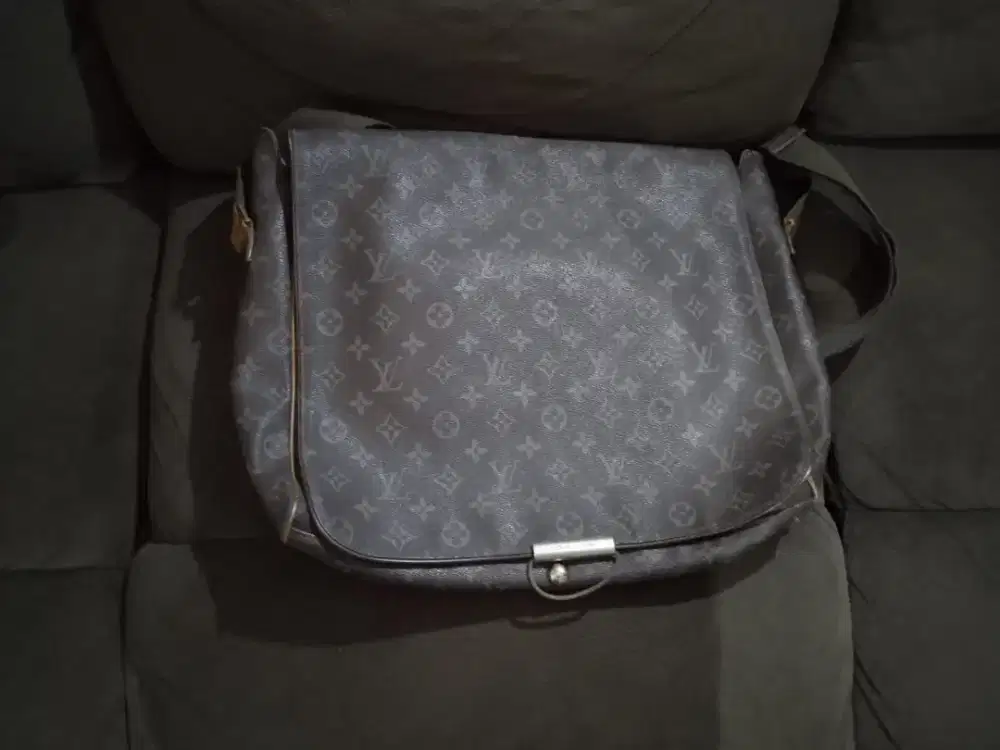 Tas lv kondisi bagus
