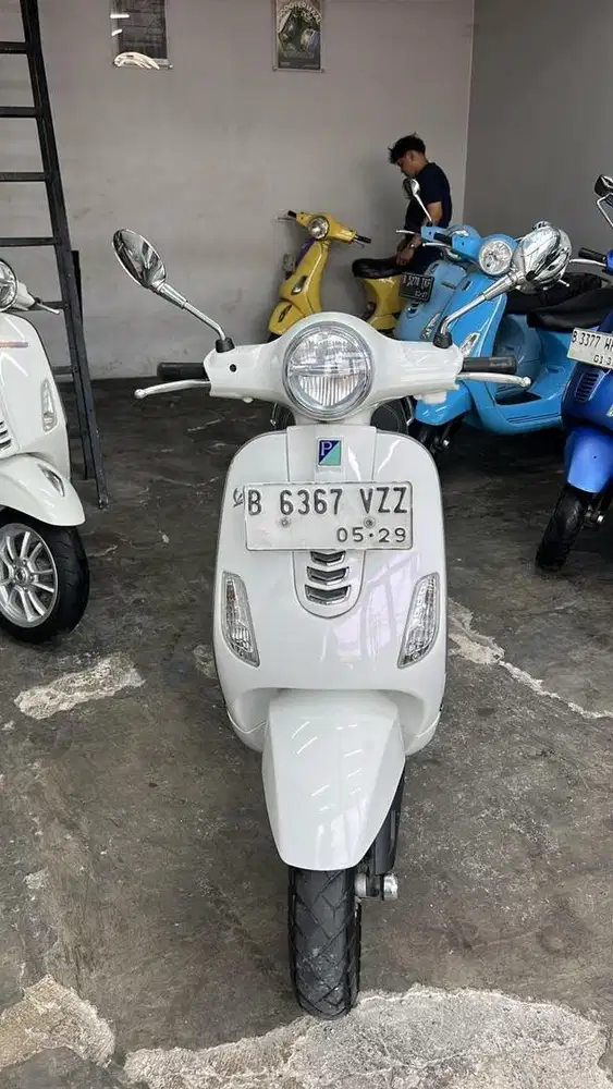 FOR SALE PIAGGIO VESPA LX 125 IGET FACELIFT 2024 PERFECT CONDITION
