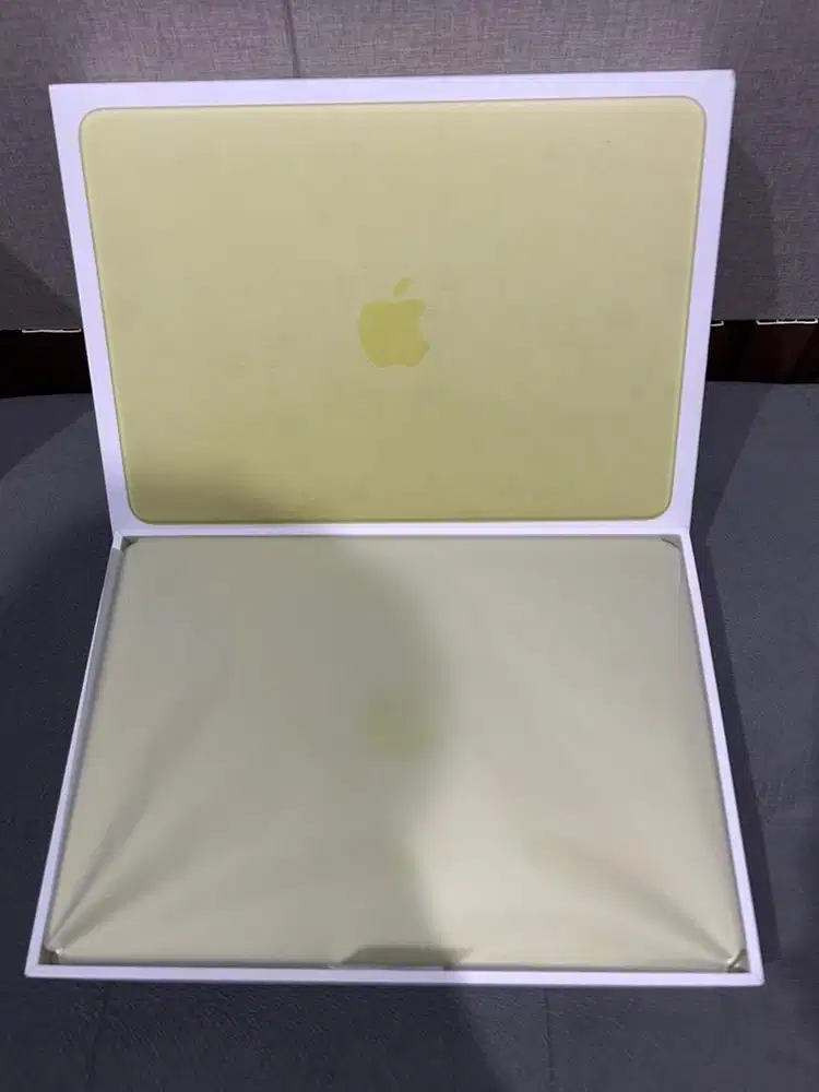 Macbooke Neo terbaru 8/512 like new Garansi panjang