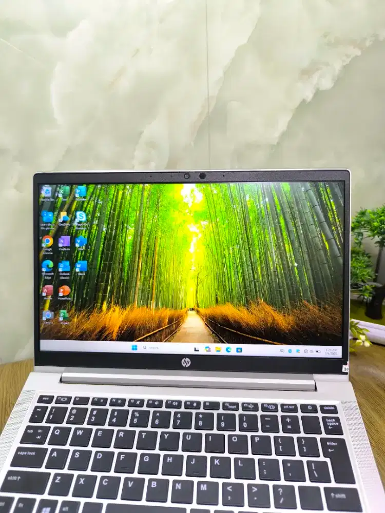HP PROBOOK 630 G8  
Intel Core i5-1135G7 RAM 16GB SSD 256GB
