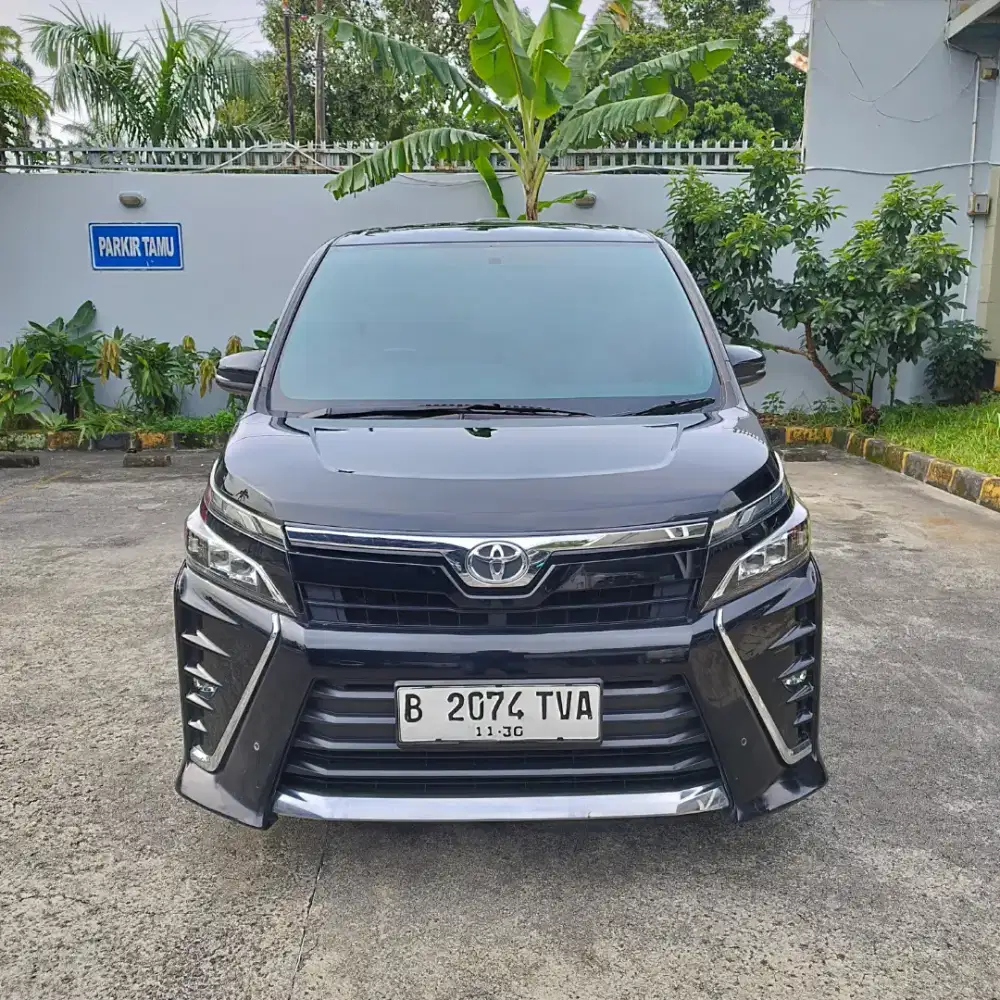 Toyota Voxy 2.0 AT 2018 Hitam Metalik Orisinil, Terawat, Siap Pakai