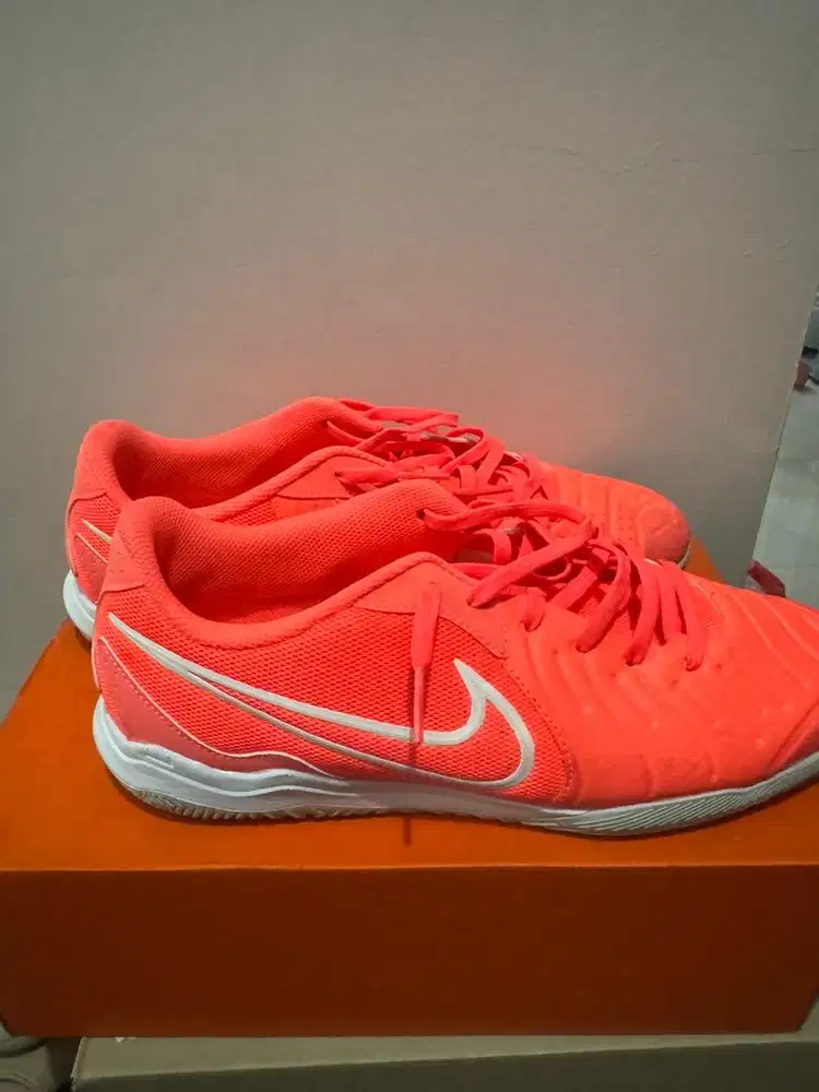 Sepatu futsal nike