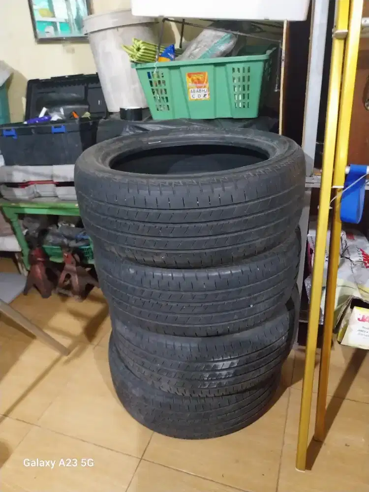 Ban mobil bekas mulus tidak ada lobang
