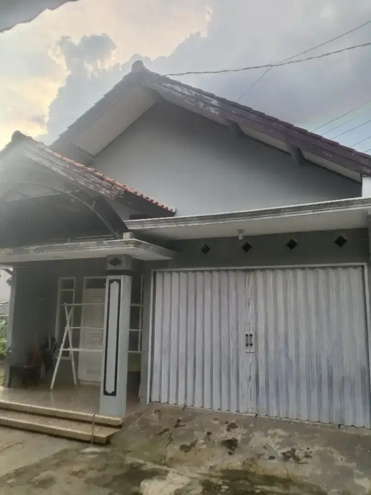 Rumah di Ajibarang kulon kota.