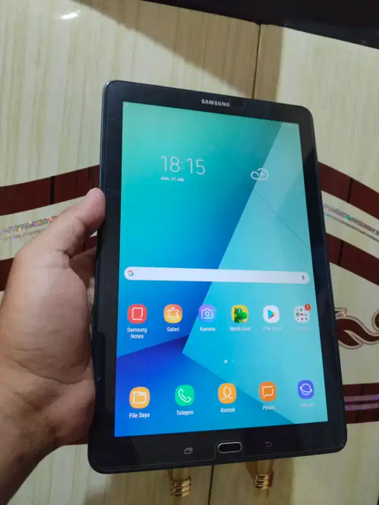SAMSUNG GALAXY TAB A6 LAYAR 10.1 IN RAM 3/16 4G LTE RETAK 1 HELAI