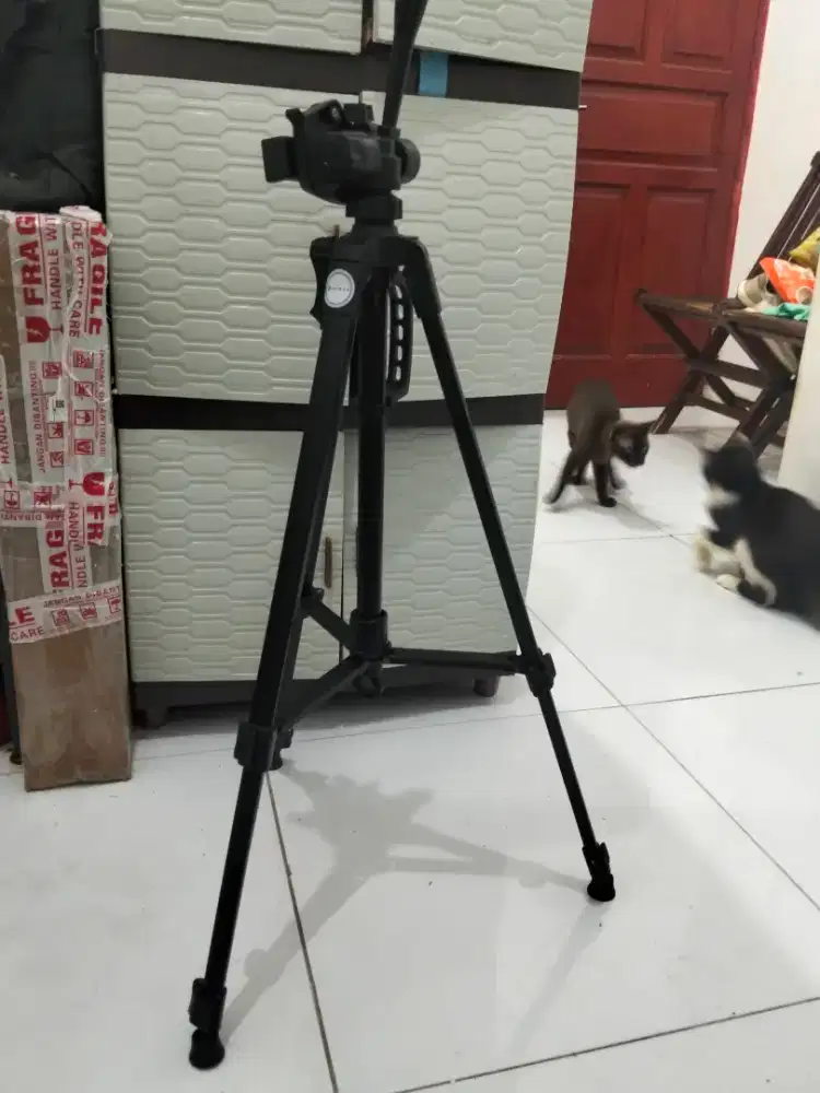 tripot merek index masih mulus bagus bs tinggi sampe 1,5 meter +-