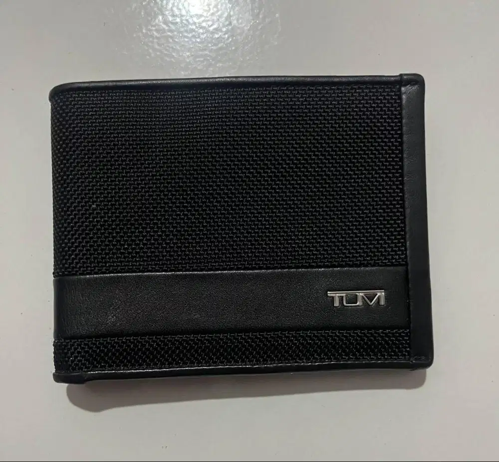 TUMI Alpha Double Billfold Case Original – Like New 99% + Box & Invoic