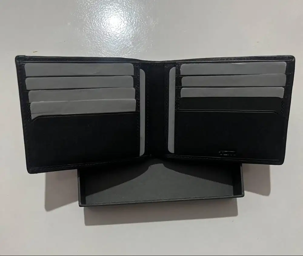 TUMI Alpha Double Billfold Case Original – Like New 99% + Box & Invoic