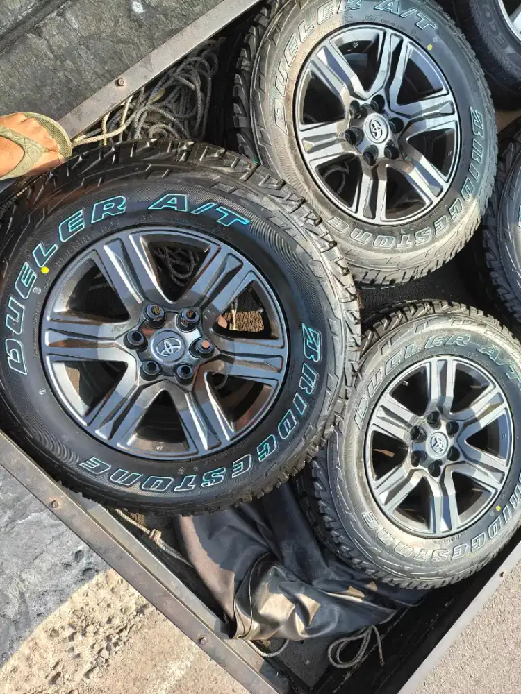 Jual vleg OEM hiluk dobel cabin R17 pcd 6x139 isi 5 biji ban baru 5bji