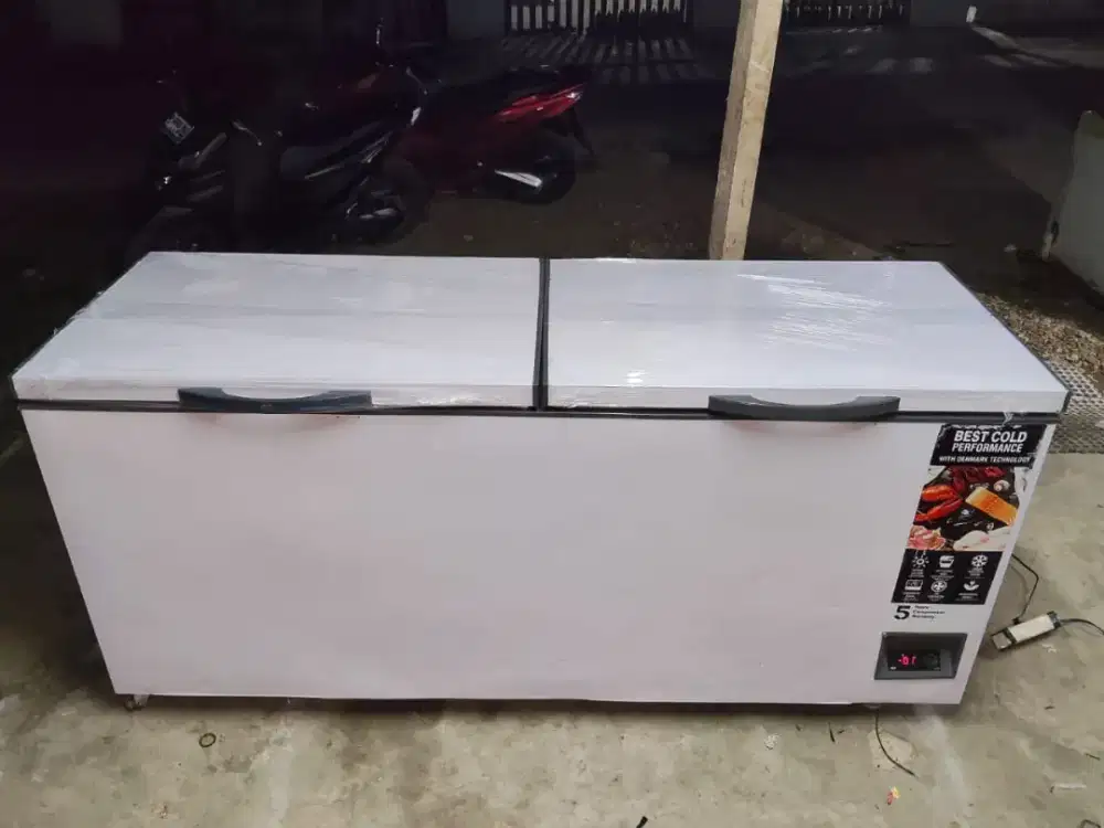 Jual prizer box GEA kapasitas 750 liter kondisi normal siap pakai