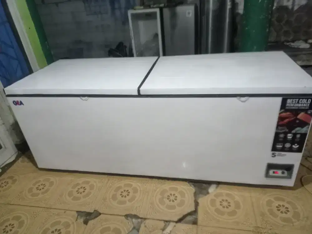 Jual prizer box  merek GEA kapasitas 1200 liter