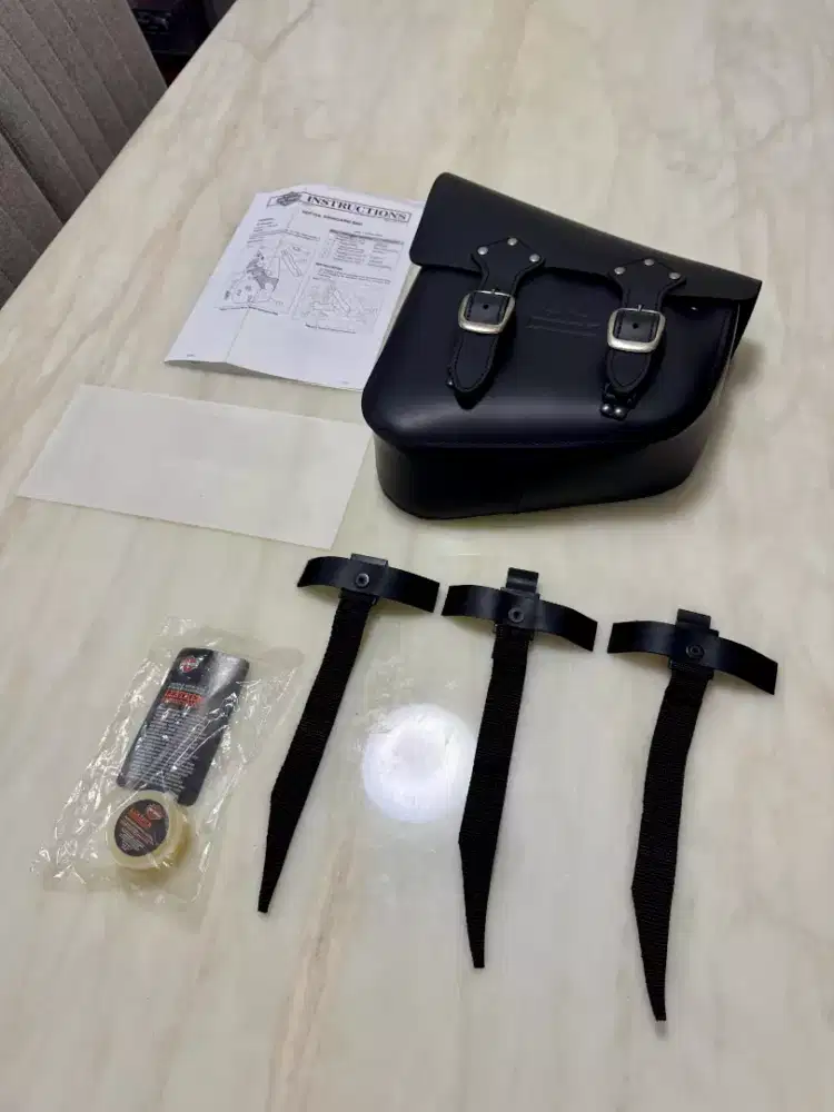 Baru tas swing arm bag genuine harley davidson softail BNIB