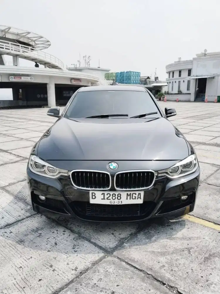 (Tdp 145jt) BMW 320i 2.0 F30 Sport AT 2017 Hitam Sedan