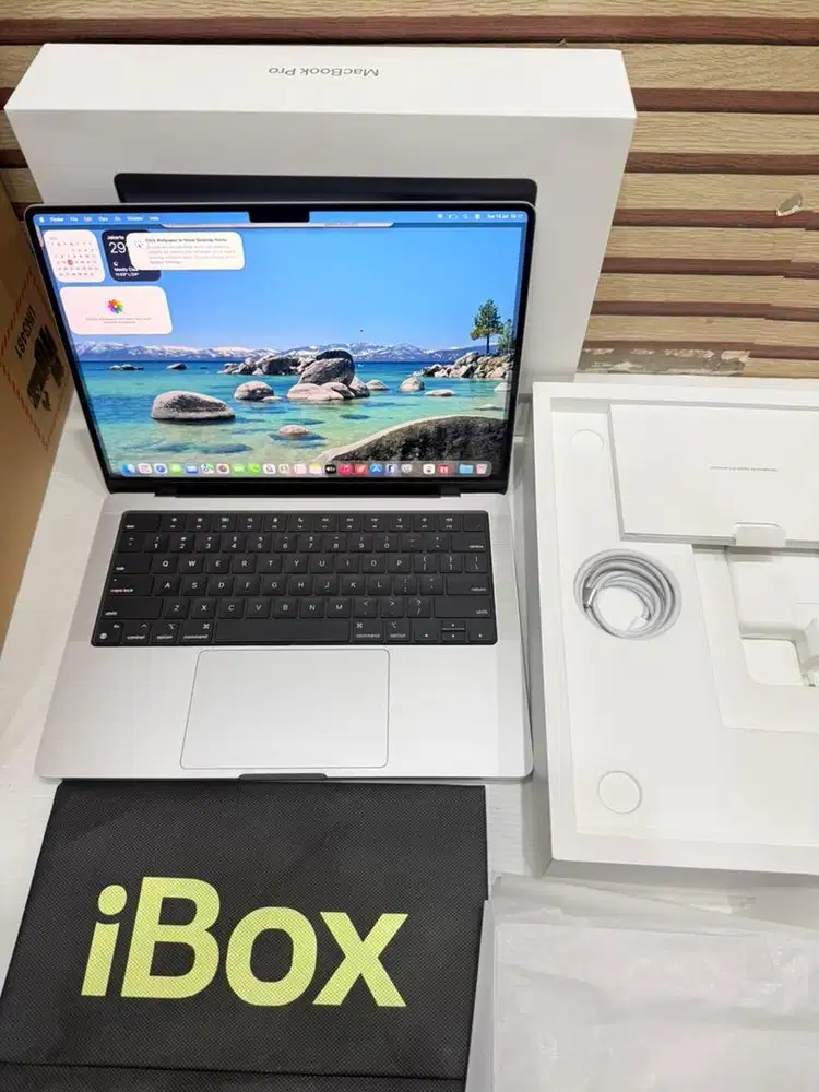 Macbook pro m4 pro 14inc 24/512gb resmi iBox garansi juni 2027