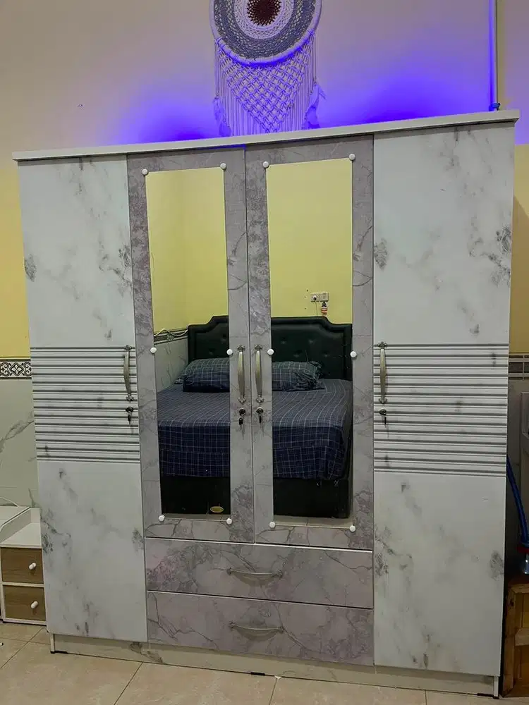 LEMARI PAKAIAN 4 PINTU