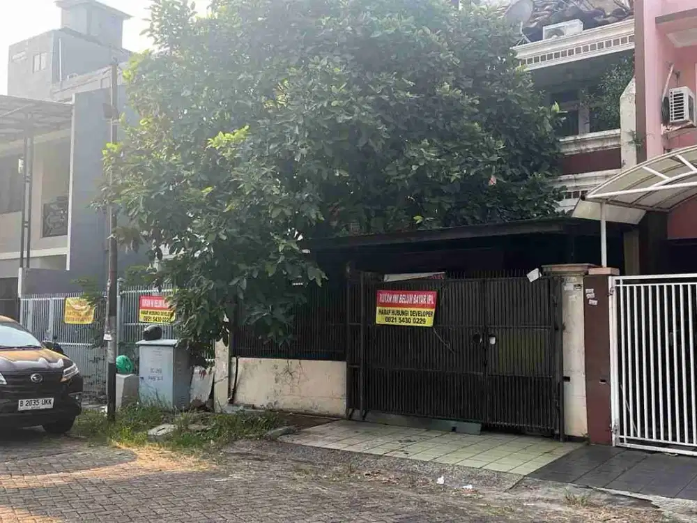 Dijual Rumah Tua 2 lantai (anggap beli tanah) di komplek Daan Mogot Baru, Kalideres, Jakarta Barat.