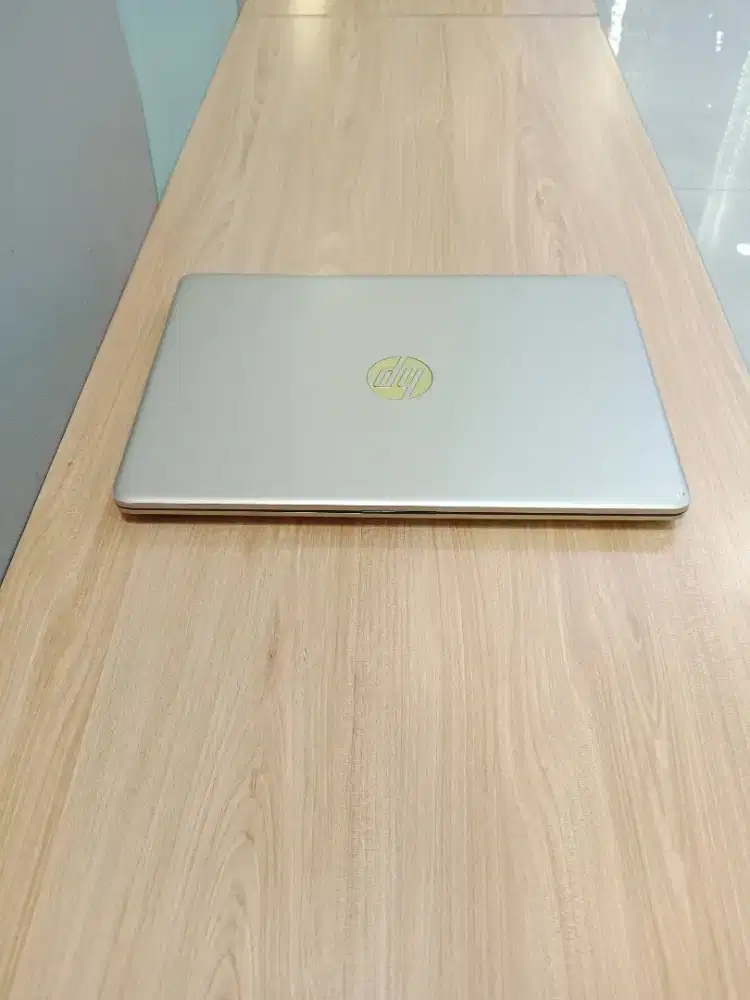 LAPTOP MULUS SLIM RINGAN NO MINUS SUDAH SSD NGEBUTT AMD A9 GEN 9