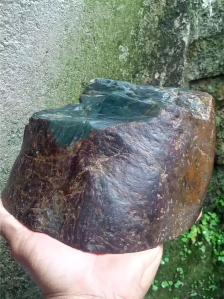Bongkahan Giok Aceh Hijau Tua 2,2kg