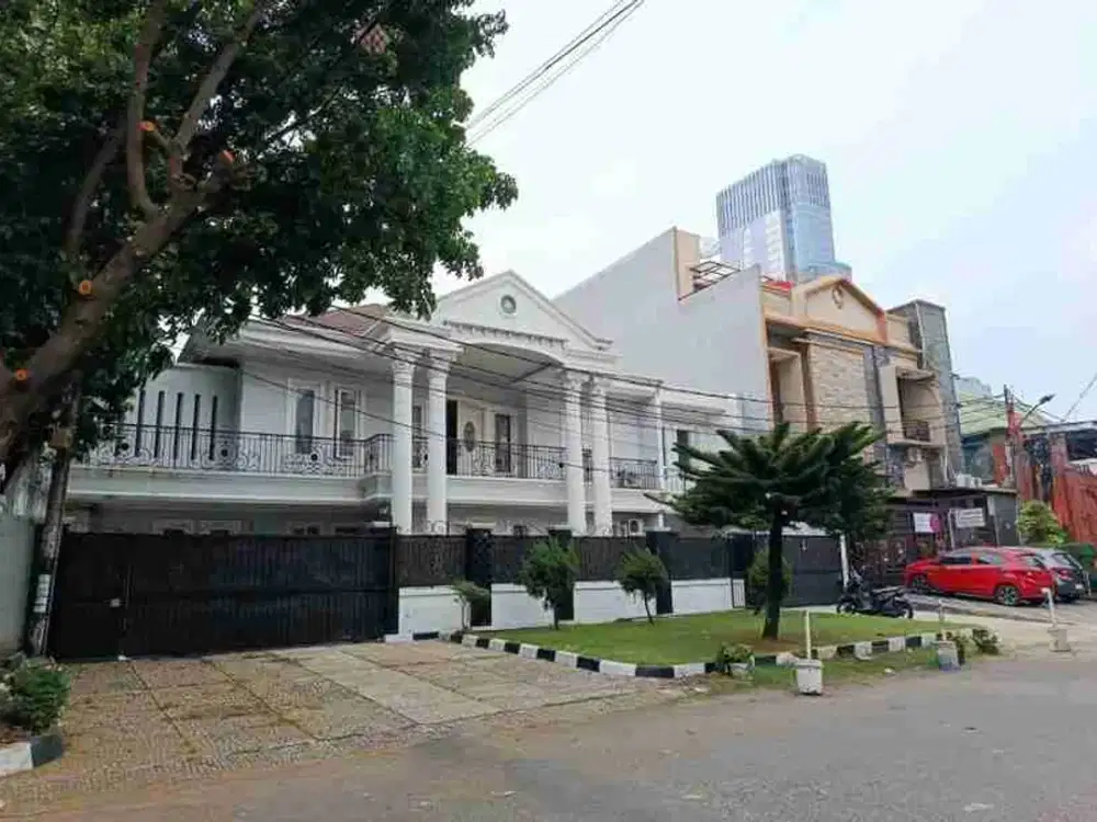 Harga Menarik! Hunian Klasik Modern 2 Lantai Komplek Bulog – Tanah Luas & Lokasi  Strategis