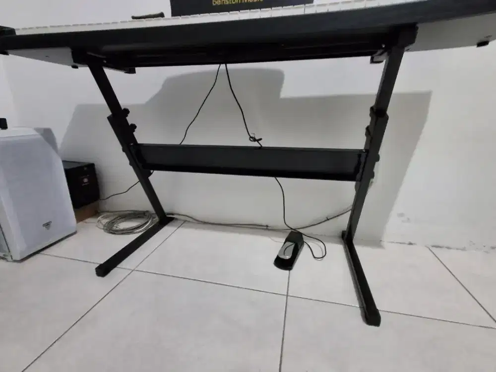 Dijual stand piano keyboard