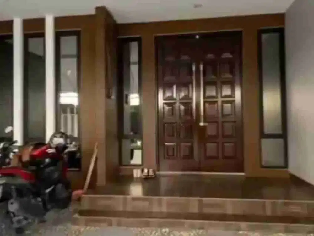 Tak Perlu Repot!!! Rumah 3 Lantai Full Furnished Siap Huni Dalam Cluster di Cirendeu Pondok Cabe