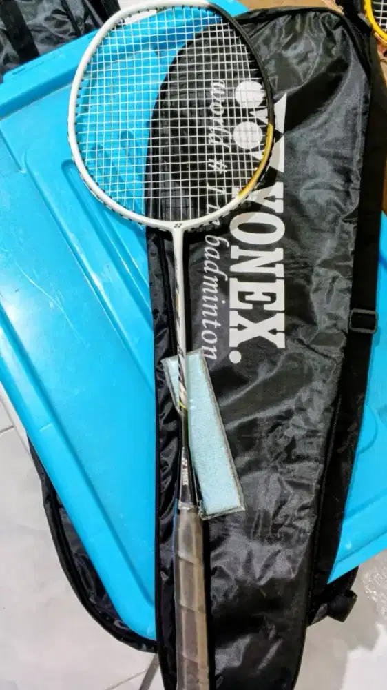 Raket badminton Yonex