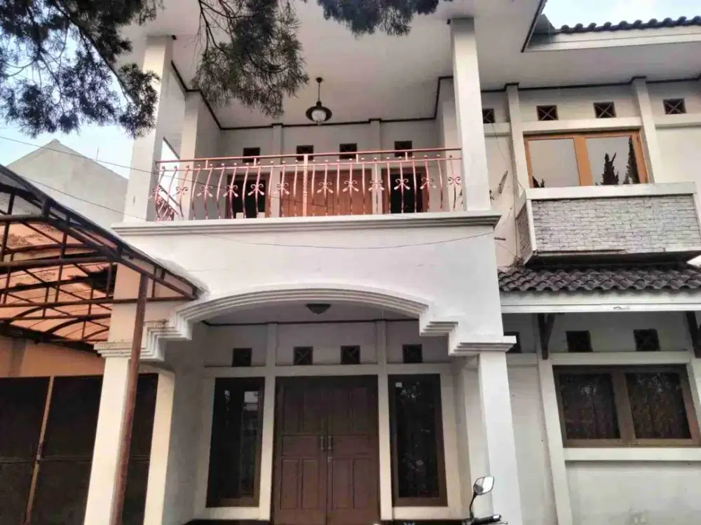 rumah 3 lantai,bagus untuk kantor/rumah tinggal, kawasan Elite