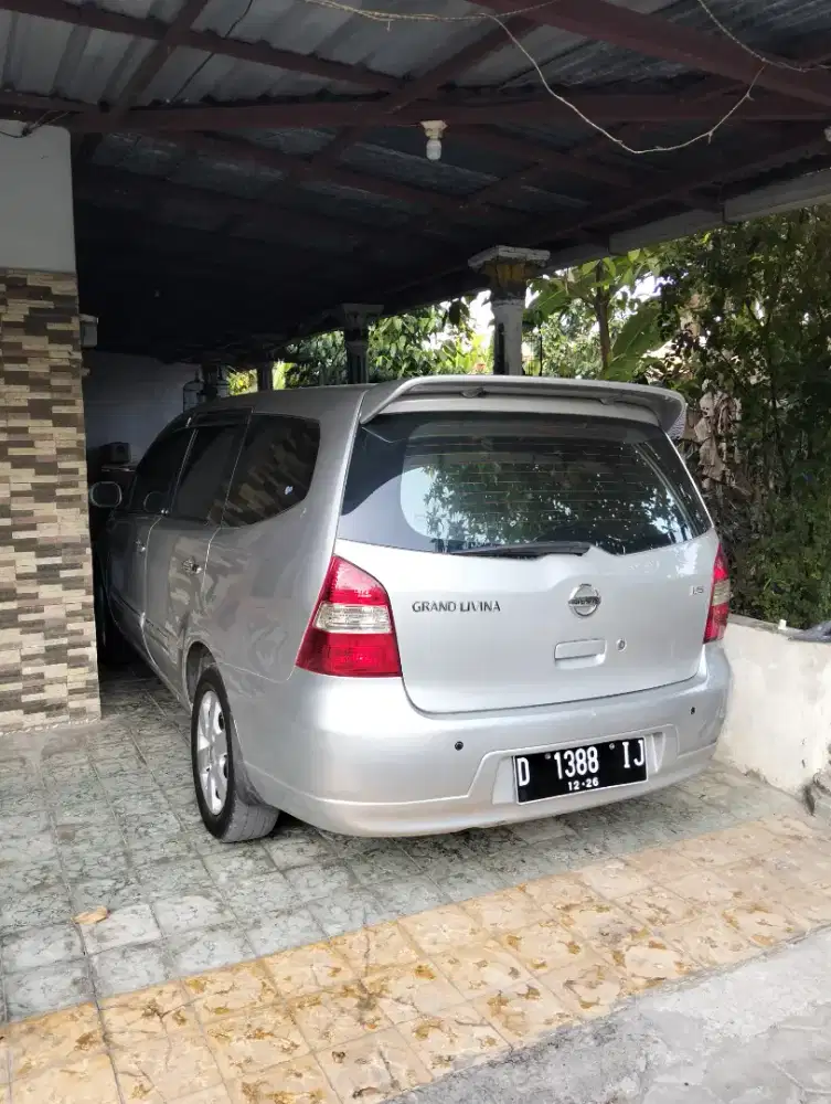 Nissan Grand Livina XV 1.5 MT 2010