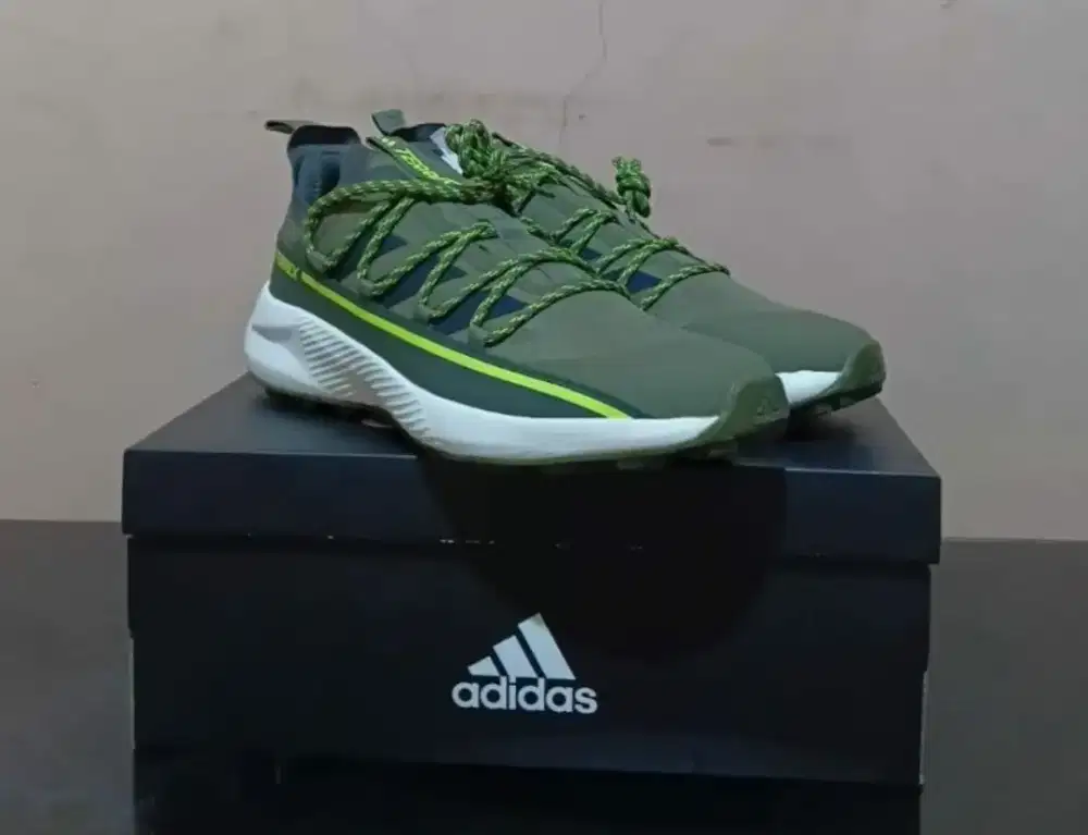 Sepatu Adidas terrex hike lacer