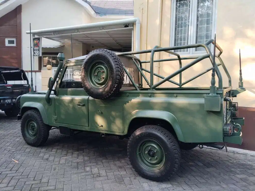 Land Rover Defender Military Wolf Comob
