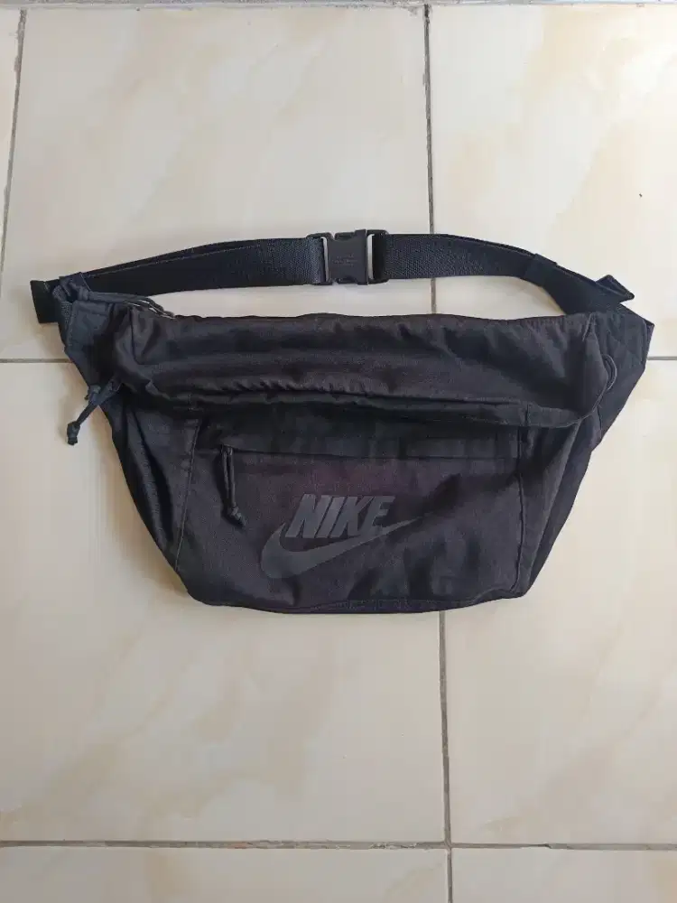 Tas pinggang Nike hitam