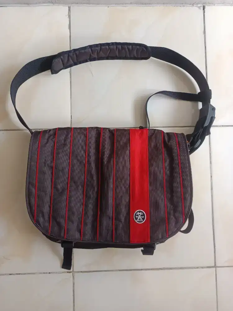 Tas selwmpang crumpler laptop