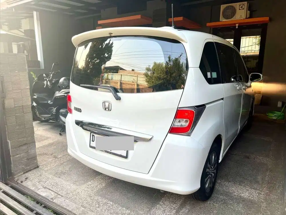 HONDA FREED E PSD 2015 ISTIMEWA