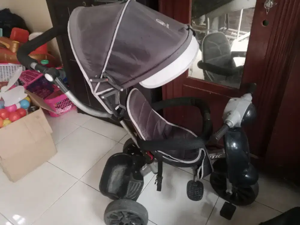 DI JUAL SEPEDA TRICYCLE ANAK BEKAS LENGKAP 500RB KONDISI 70% -KUNINGAN
