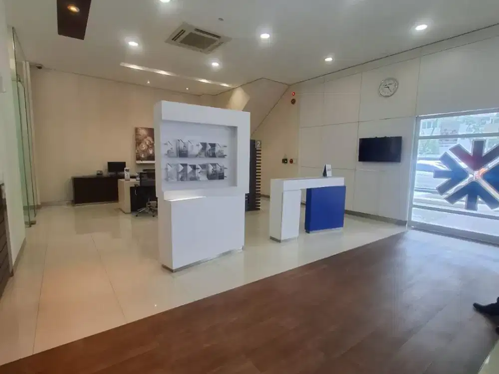 Ruang Usaha Eks Bank Mainroad Dago Bandung
