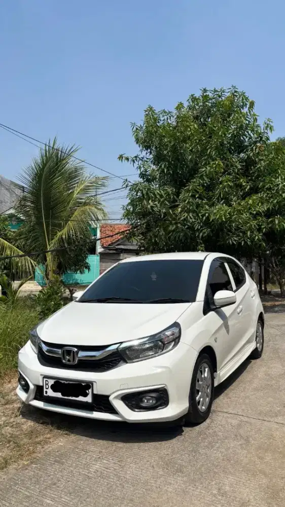 Dijual Honda Brio putih mulus tahun 2020