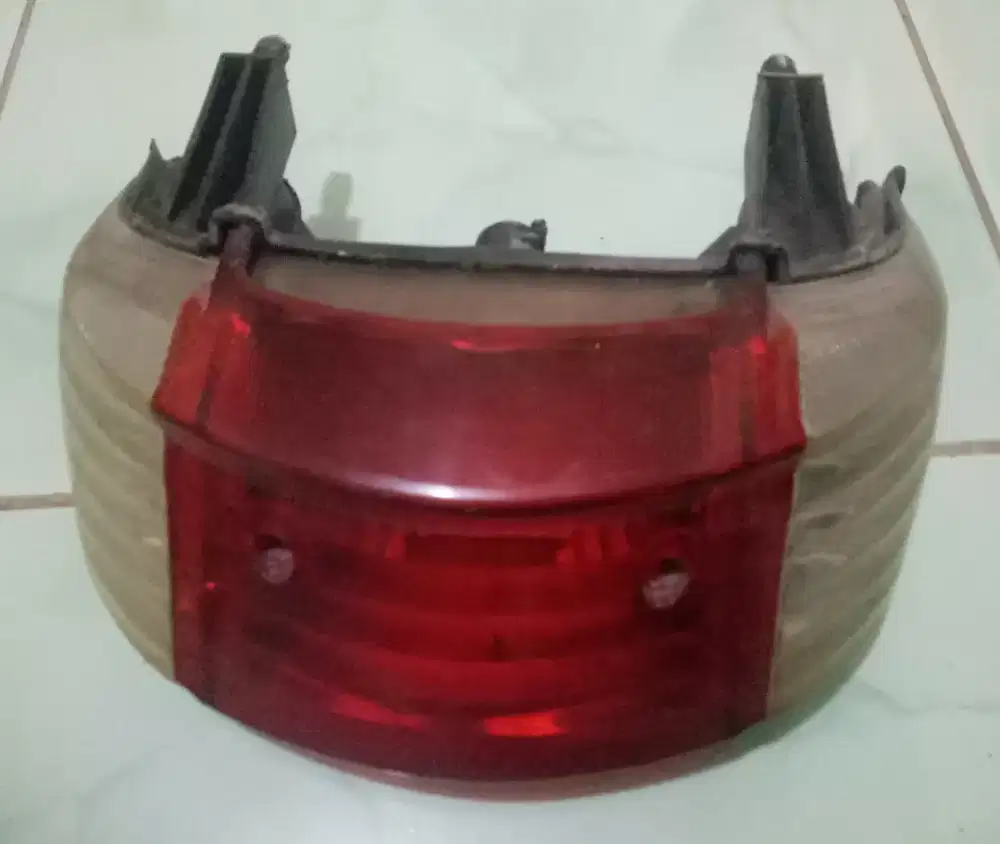 LAMPU BELAKANG SUPRA LAMA
