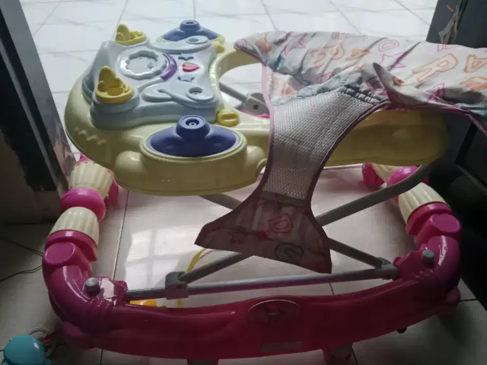 DIJUAL BABY WALKER MERK SpaceBaby BEKAS LENGKAP 350RB NEGO KONDISI 90%