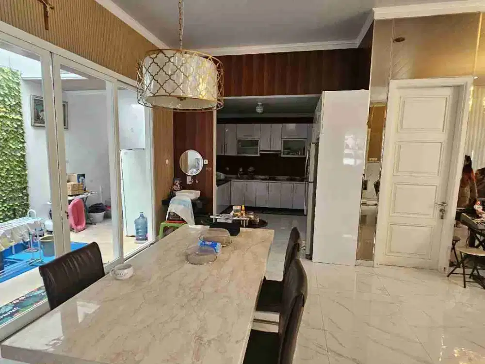 Disewakan Rumah di Villa Taman Telaga Citraland Surabaya