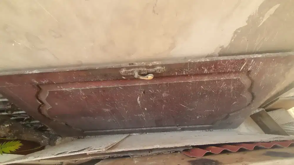 Pintu rumah depan dan kamar