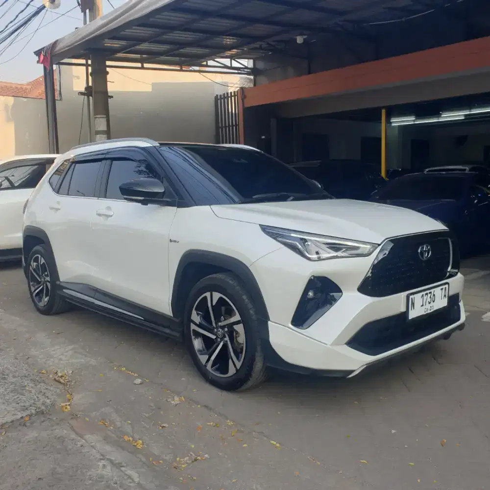 6ribu KM Toyota Yaris Cross S Hybrid GR Sport TSS TwoTone 2023 White