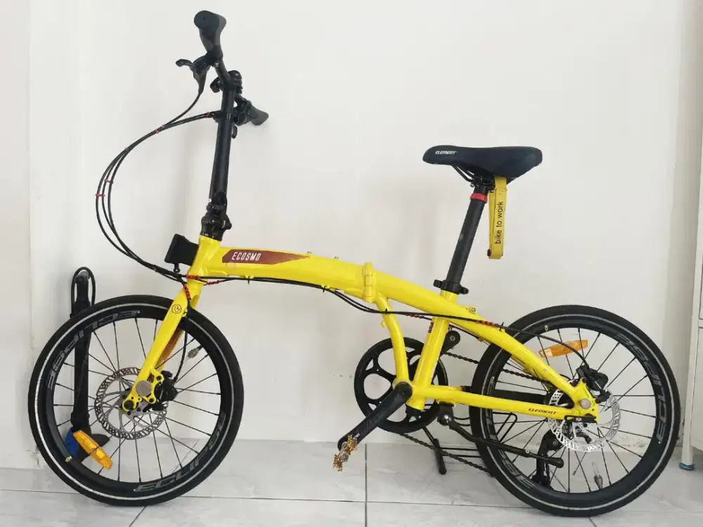 Sepeda lipat E Cosmo 9
