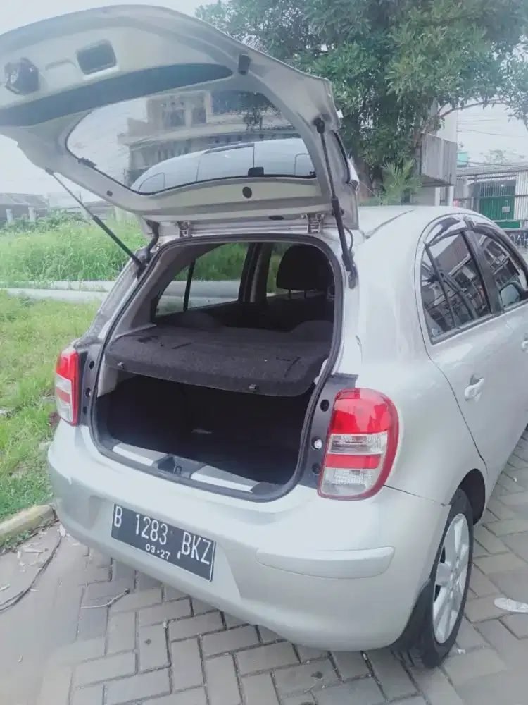 Nissan March 2011