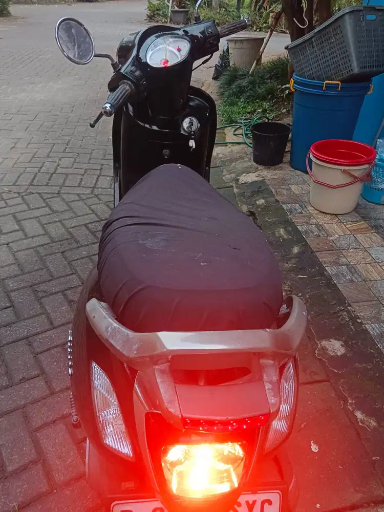 Lelang Scooter SYM Attila Elizabeth Hitam Nyaman
