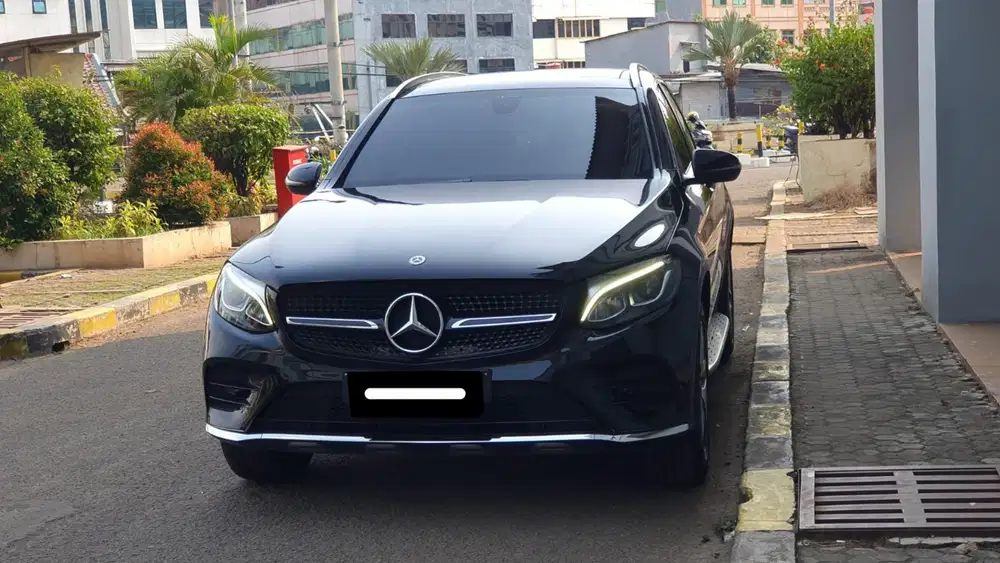 Km 57rb mercedes benz mercy glc200 amg line 2018 hitam