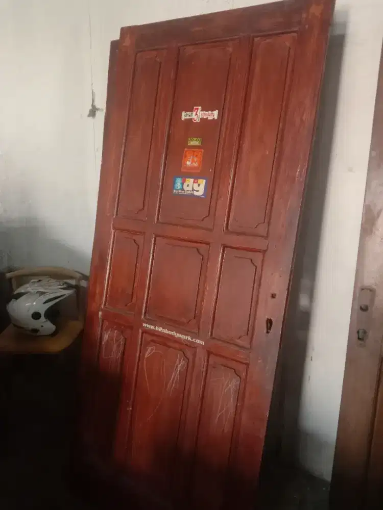 Daun pintu bekas