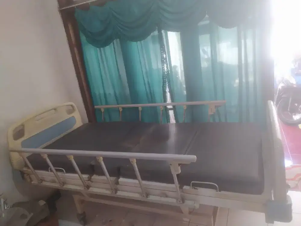 Ranjang pasien bekas