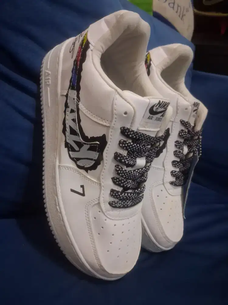 Nike Air Putih Bunga

Size 39
