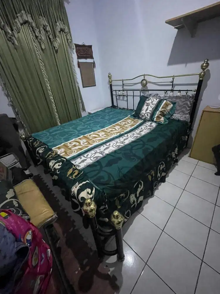 Dijual tempat tidur rangka besi antik