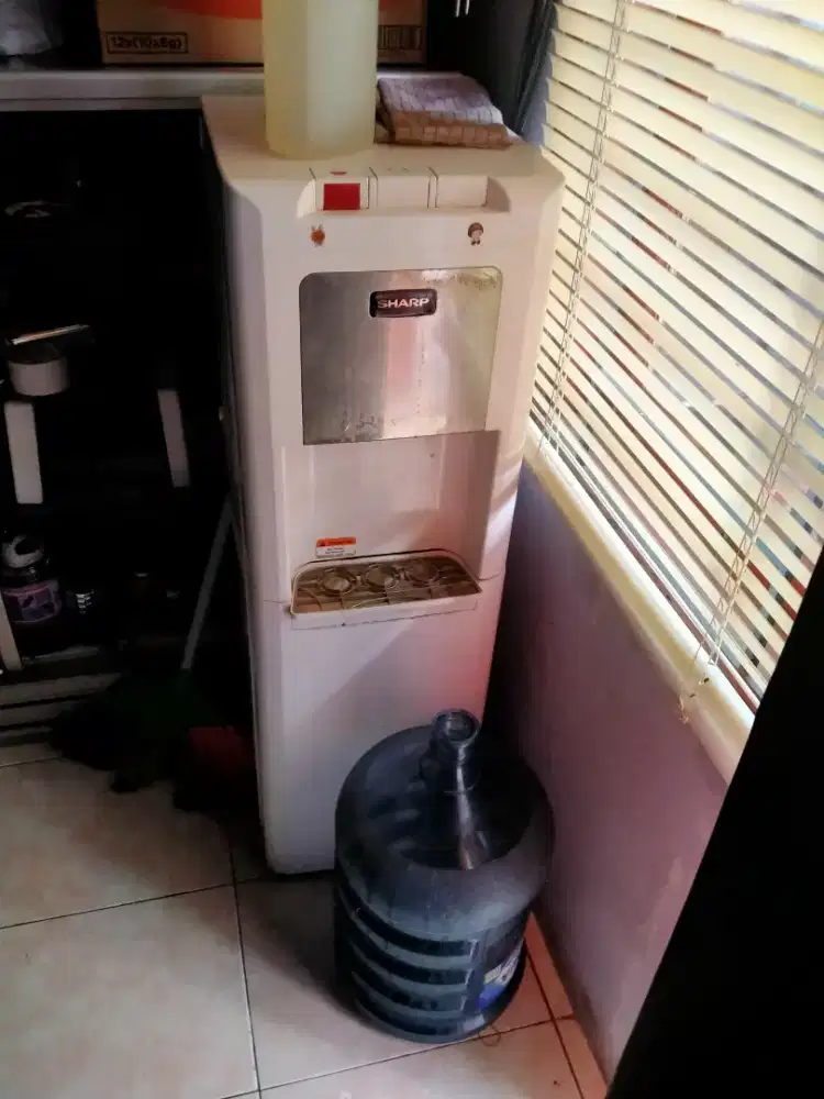 Dispenser galon bawah